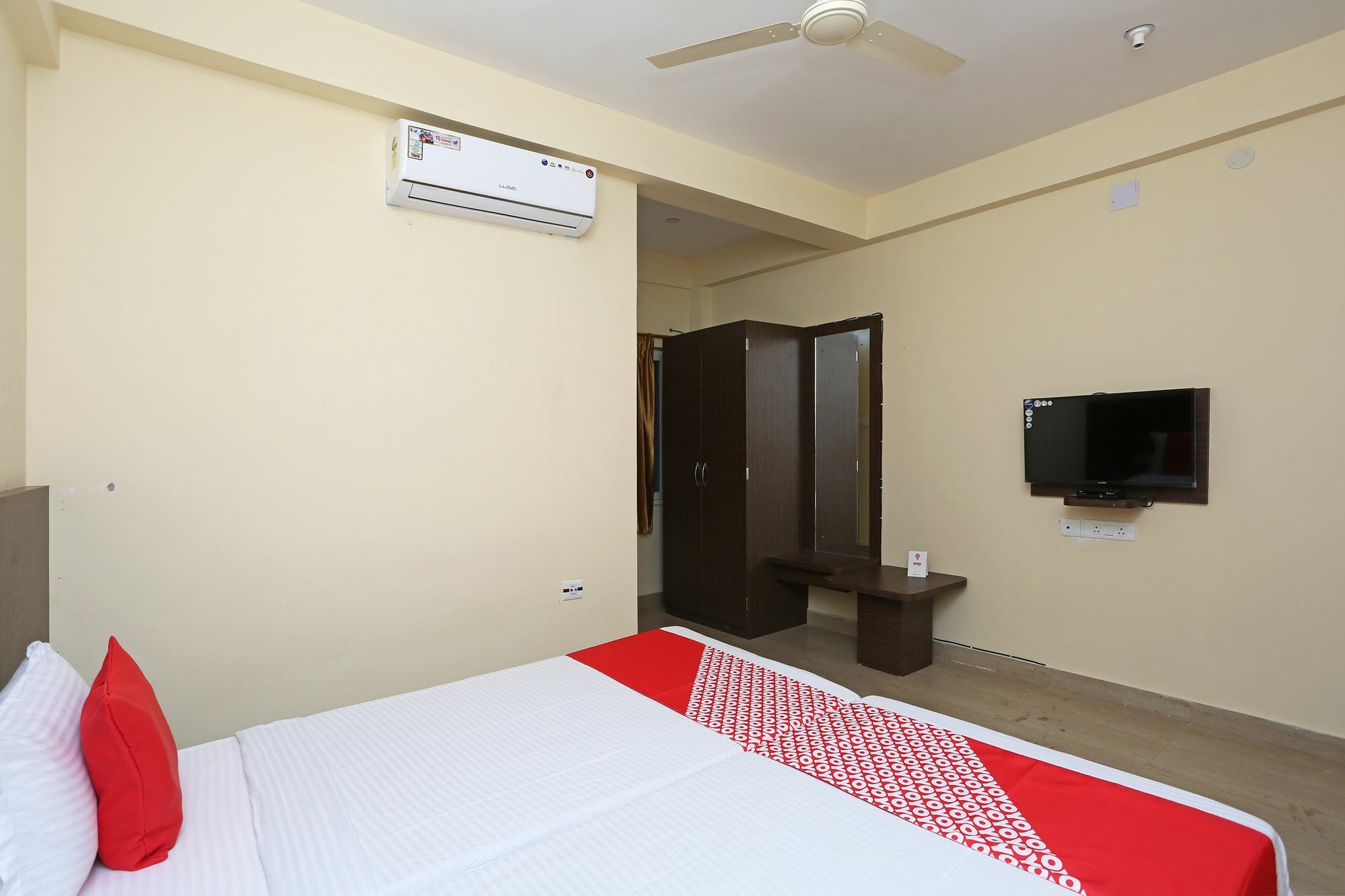 Oyo 11343 Hotel Sai International Бхубанешвара Экстерьер фото